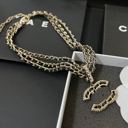 Black Luxury Designer Pendant Necklace Exquisite Design Charm Love Gift Necklace Autumn New Girl Jewelry Retro Design Wedding Party High Quality Necklace