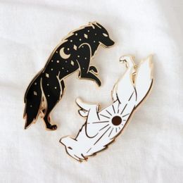 Brooches Sun Moon Black And White Wolf King Enamel Pin Brooch Cool Things Collar Badges On Backpack Party Jewellery Gifts For Friends