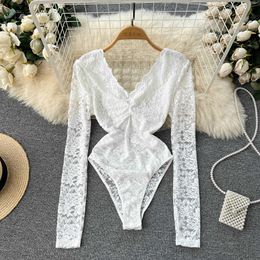 Nxy Sexy Lace Playsuits Women V Neck Long Sleeve Slim Short Rompers Fashion Perspective Backless Party Bodysuits 230328