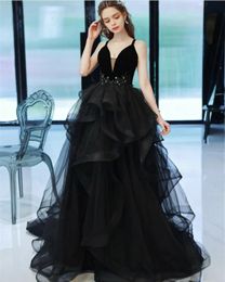 Vintage Long Black Tulle V-Neck Evening Dresses A-Line Spaghetti Straps Ruffled Lace Prom Dress Sweep Train Party Dresses for Women