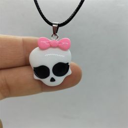 Pendant Necklaces Yungqi Punk Acrylic Knot Skull For Women Girls Charm Statement Necklace Teens Gift Halloween Party Jewelry