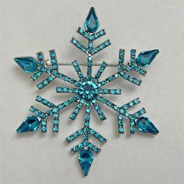Brooches Delicate Blue Rhinestone Christmas Snowflake Brooch Women Luxury Holiday Costume Jewellery Accessory Fashion Coat Pin
