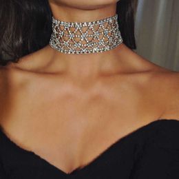 Mode Übertreibung eingelegte Diamant-Flash-Diamant-Halskette ausgehöhlt Strass-Halskette Kragen Schlüsselbeinkette weiblichen Schmuck 231015