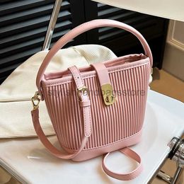 Shoulder Bags Cute bucket cross shaped bag women's soft Leader Soulder bag 2023 trend bar and bag luxurious women's handbagstylishhandbagsstore