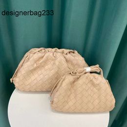 Pouchs 2023 One Women's Leather Handbag Bags Veneeta Ladies Girl Cloud Bag Shoulder Cassette Woven Pouch Bottegaas Messenger Designer W4AU