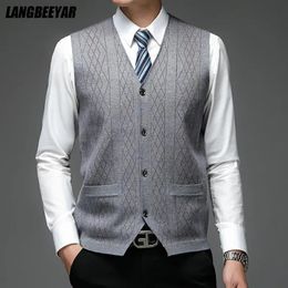Men's Vests Level 4 Super Anti pilling Top Grade Pleuche Autum V Neck Fashion Brand Knit Cardigan Casual Thick Sweater Vest Sleeveless 231102