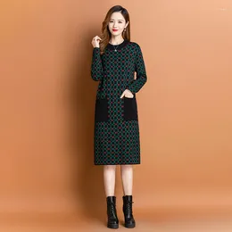 Casual Dresses 2023 Autumn Winter Soft Warm Sweater Dress Women Designer Long Sleeve Plaid Pullover Knitted O-Neck Lady Chic Midi Frock