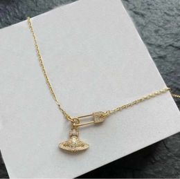 Colares de pingente Designer Carta Vivian Chokers Luxo Mulheres Moda Jóias Metal Pearl Colar Cjeweler Westwood 0115ess