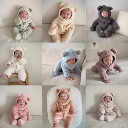 Rompers Winter Baby Warm Jumpsuits Wrap Foot born Onepiece Clothes with Hat Cute Infants Fluffy Rompers Boys and Girls Clothing 231101