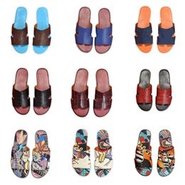 Summer Men's Slippers Luxury Designer Shoes New Women's Sandals Rubber Print Couple Flats Outdoor Fashion Breathable Casual Shoes Wear-Resistant Non-Slip Beach Shoes