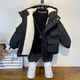 冬の男の子のジャケットチルドレン服暖かい綿の厚いコートチャイルドジッパーフード付きコート付きベルベットジャケット231102