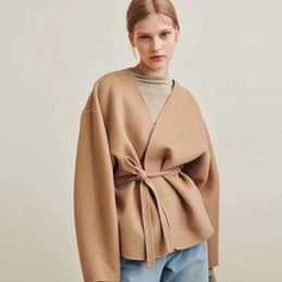 يمزج الصوف النسائي Totem* Wool Coat Short Cardigan Cassic Annecy Series V-Neck Cardigan Arc Si-si-si-shaped saceette stack