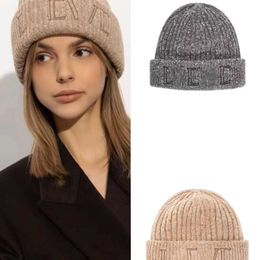 Designer Triomphe beanie berretti invernali da donna protezione per le orecchie caldo cappello antivento moda casual berretto da viaggio all'aperto sci indossabile regalo Maglia calda comoda morbida