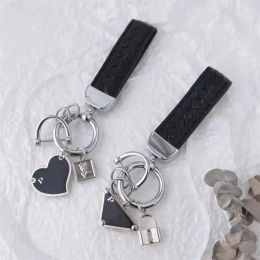 Keychain P brand Inverted triangle Designer Mens Luxury Handmade Leather Car Keyring Womens Heart shape Buckle Keychains Give away original packaging