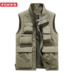 Men's Vests FGKKS Men Outdoor Vest Multi-Pocket Solid Color Fishing Director Reporter Work Waistcoat Pography Casual Vest Jacket Male 231102