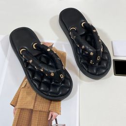 Womens Sandals Flip Flop Slippers Beach Shoes Round Toes Flat Heels Slides With Metal Letter Heart-shaped Mules Summer Casual Shoe Ladies Quilted Texture Mules