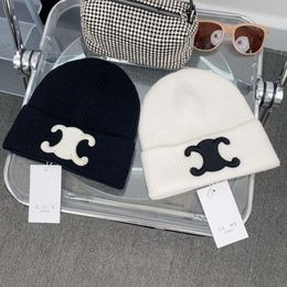 Classic Knitted Hat Beanie Cap Designer Women's Rabbit Hair Hats Official Website Synchronized Men and Women Thickened for Warmth234