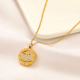 Designer Pendant Necklaces for Women Elegant Round Letter Necklace Highly Quality Choker Chains Jewellery Accessories Plated Gold Girls Gift