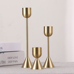 Candle Holders 3Pcs European Gold Metal stick Wedding Table Romantic Decorations Year Bar Party Decoration 230403