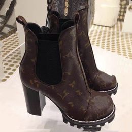 Designer Laureate Stiefel Damen Flamingos Love Arrow Medal BEAUBOURG Stiefel Winter Leder Grob High Heel Schuhe Desert Chunky Heels Booties 05