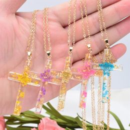 Pendant Necklaces Cross Necklace Resin Filling Dried Flowers Chain For Women Summer Clothes Jeweley Accessory Clavicle
