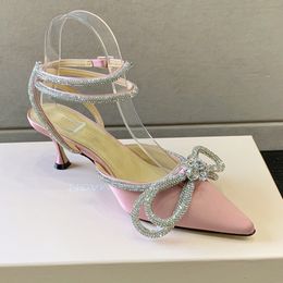 MachMach Satin-Schleifen-Pumps, 6,5 cm, Kristallverzierungen, Strass-Knöchelriemen, Slingbacks, Absätze, Sandalen, Slipper für Damen, Luxus-Designer-Kleiderschuh