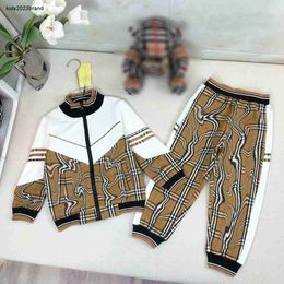 New kids Tracksuits Loose fit Long sleeved baby clothes Size 90-150 Autumn Khaki plaid zippered jacket and pants Nov05