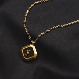 Designer Pendant Necklaces for Women Fashion Square Letter Necklace Highly Quality Choker Chains Jewelry Accessories Plated Gold Girls Gift