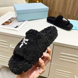 Ladies woolen Sheepskin Winter slipper fur one piece lamb wool warm and comfortable Fashion black white pink wear resistant rubber flat slippers with box