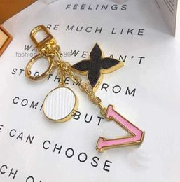 Luxury Designer Keychain Fashion Classic Brand Key Buckle Letter Design Handmade Gold Keychains Mens Womens Bag Pendant High Quality YT881