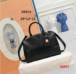 Luxury Handbag Shoulder Bag Brand Cross Body Classic Flap Envelope Bag Shape Designer Stitch Leather Ladies Metal Chain High Quality Flap Messenger 003