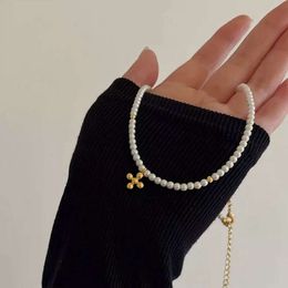 Van Clover Halskette Hochwertige, nicht verblassende Nische Französische Schwerindustrie exquisite Mini-Perlen-Glücks-4-Blatt-Klee-Perlen-Halskette ins