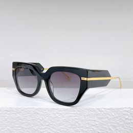 Sunglasses For Men and Women Summer 055V1 Designers Style Anti-Ultraviolet Retro Eyewear Full Frame Random Box