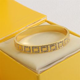 Designer Bracelet Jewellery Womens Mens Fashion Gold Luxury Bracelets For Women Alloy Jewellery Bangle Valentine Gifts Crystal Letter Bangles