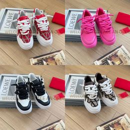 Designer Men Women Casual Shoes Retro Printed Sneakers Training Shoes Bread Shoes Genuine Leather Sneakers Colourful Shoes Personalised Fashion