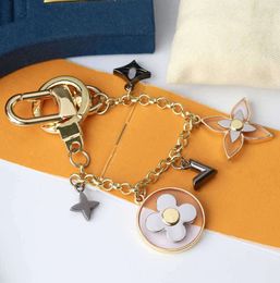 Keychains Lanyards Luxury Designer chain Fashion Classic Brand Buckle Letter Design Handmade Gold Mens Womens Bag Pendant Flower Ring Long Chains YTT9581