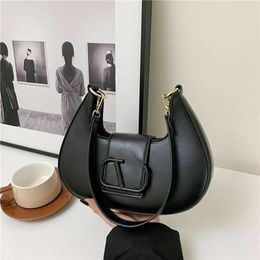 Vt designer bag women underarm shoulder bags V metal buckle saddle Bag fashion flip totebag womens handbag