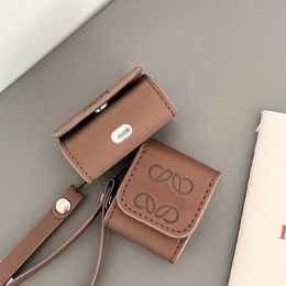 Luxury Earphone Case For Airpods 1 2 3 Pro Classic Brown Leather Earphone Case Handheld Buckle Earp Hone Bag Mens Woems Fashion Headphone Package