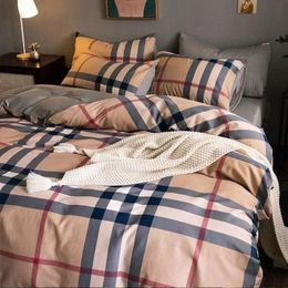 Conjuntos de cama de designer clássico elegante senhoras listras cama xadrez 4pcs consolador conjunto de luxo quarto acessório vintage u7ib # melhor qualidade