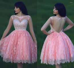 Party Dresses 2023 Pink Lace Cap Sleeves Backless Homecoming Sccop Crystals Knee Length Prom Gowns Cocktail Dress