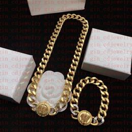 Fashion Designer Necklaces V Pendant Banshee Medusa Head 18K Gold Plated Bracelets Earrings Rings Birthday Festive Engagement Gift2469