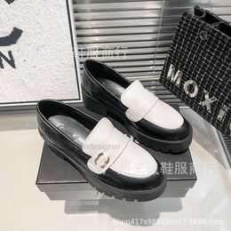 Designer loafer chaneles Shoes C Metal Label Shoes 2023 Fashion Versatile Small Leather Shoes Panda Color Matching Single Shoes Women's Shoes