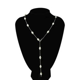 Gothic Baroque Pearl Pendant Necklace A Long Silver Necklace At The Top Of A Large Lady's Wedding Column G1213219r