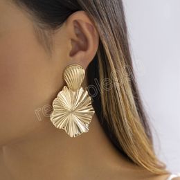 Vintage Gold Colour Flower Pendant Dangle Earrings Fashion Irregular Metal Earrings For Women Party Brincos Jewellery