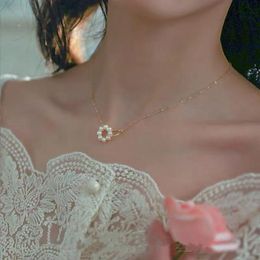 Pendant Necklaces Fashion Interlocking Pearl Circle Necklace For Women Korea Simple Female Baroque Double Ring Clavicle Chain NecklacePendan