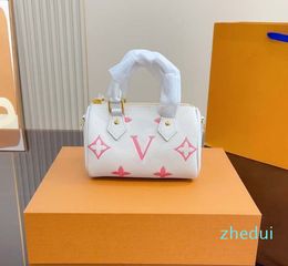 2023 new Designer Handbag Felicie Pochette Fashion Zipper Patch Pocket Emed Grain Cow