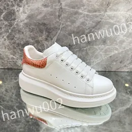 2023 new Designer Luxury Canvas Shoes Men Women High Top Mens Trainers Sports Sneakers