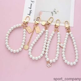 Retro Beauty Keychain Heart Pearl Small Gift for Earphone Case Chain Ornaments Keyring Round Pendant Cute Girly Keychain