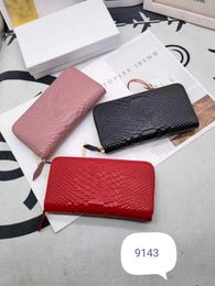 2023designer wallet card and coin famous women wallet leather wallet card clip coin wallet free gift box Cowhide pressed serpentine