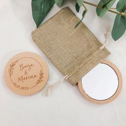 Party Favor Personalized Wedding For Girls Wooden Portable Makeup Mirror Souvenir Wood Pocket with Linen Gift Bag 230404
